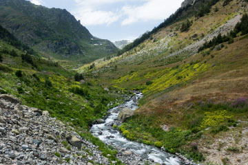 Kaçkar Gebirge mit Onbolat Deresi (Bach)